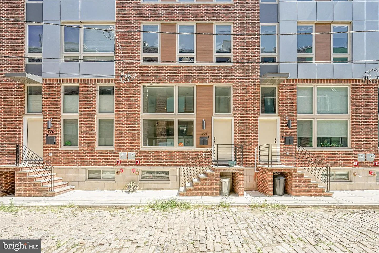 3 bed, 2300 sqft, $3,795 — Photo 1