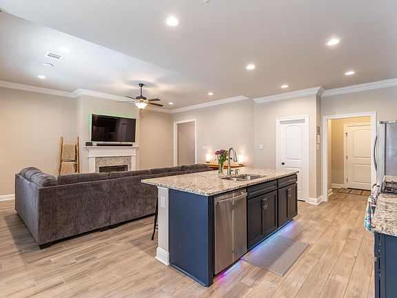 3rd image of 391 Coppice Pl