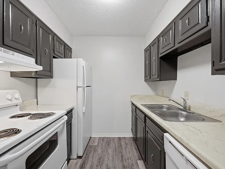 Park Place Apartments — Photo 23
