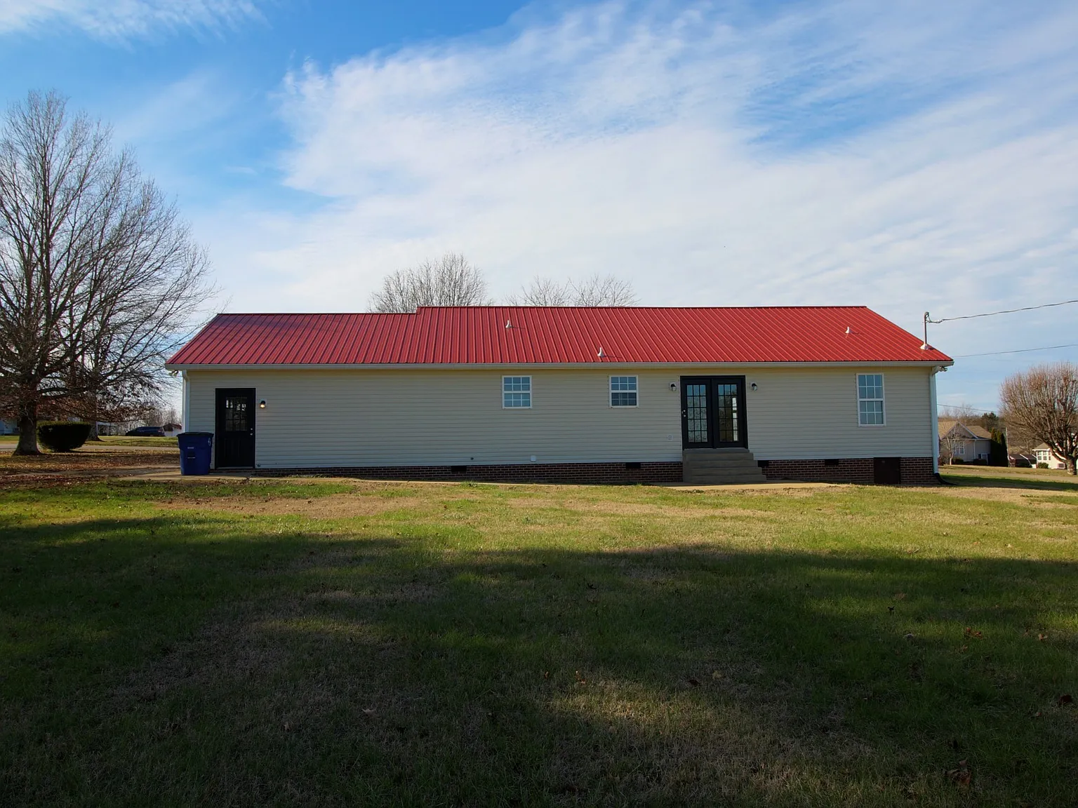 3 bed, 2.0 bath, 1296 sqft, $2,000 — Photo 3