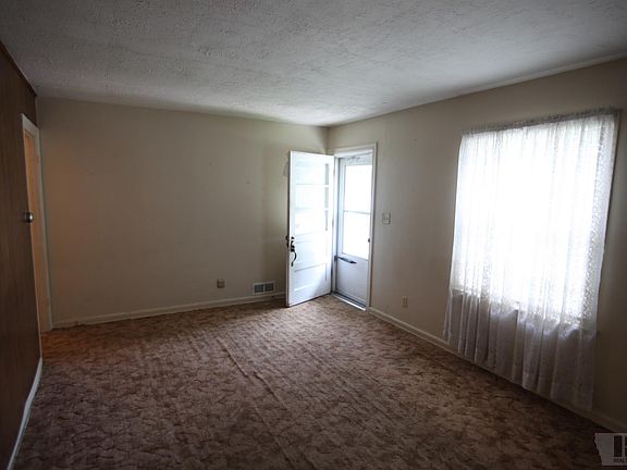3rd image of 606 Skyline Dr