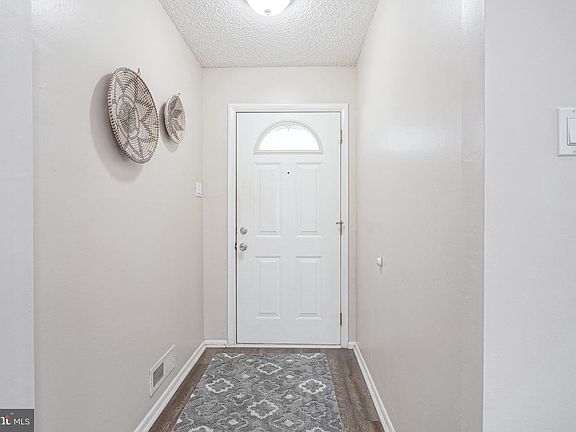 3rd image of 3 Pebble Ln