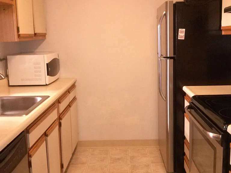 335 Lilac Ln #5 — Photo 7