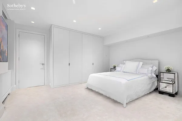 Sold by Sotheby's International Realty | media 10