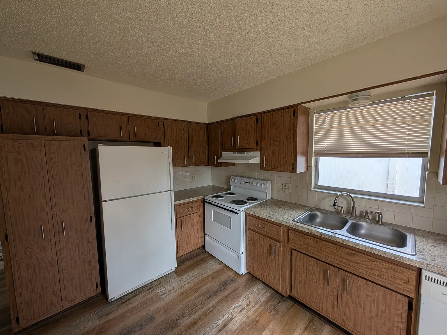 2 bed, 900 sqft, $1,250 — Photo 2