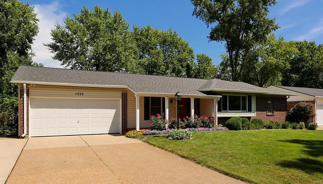 1532 Sherwood Forest Dr photo 1