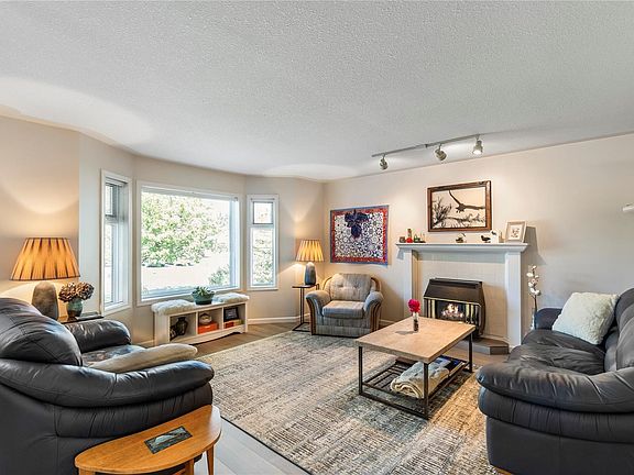 5th image of 5979 Devon Pl