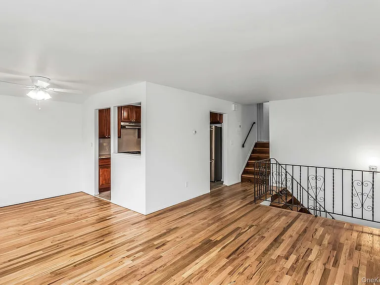 69-23 Little Neck Pkwy — Photo 3