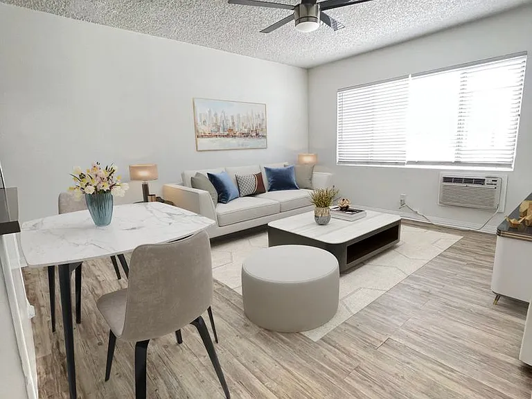 Eden Roc Apartments — Photo 12