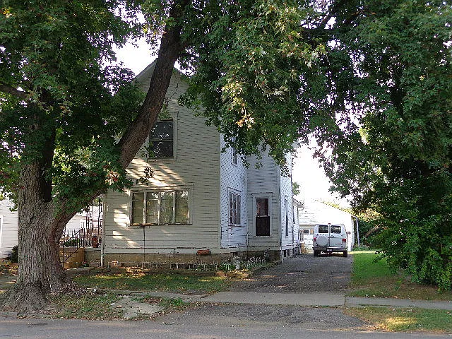 268 E George St photo 1