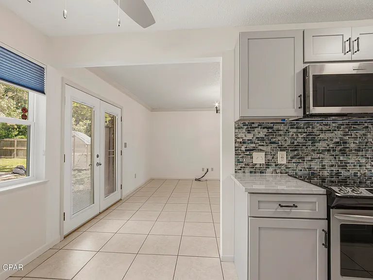139 Manistee Dr — Photo 11