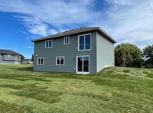 2nd image of 3423 S Maple Dr
