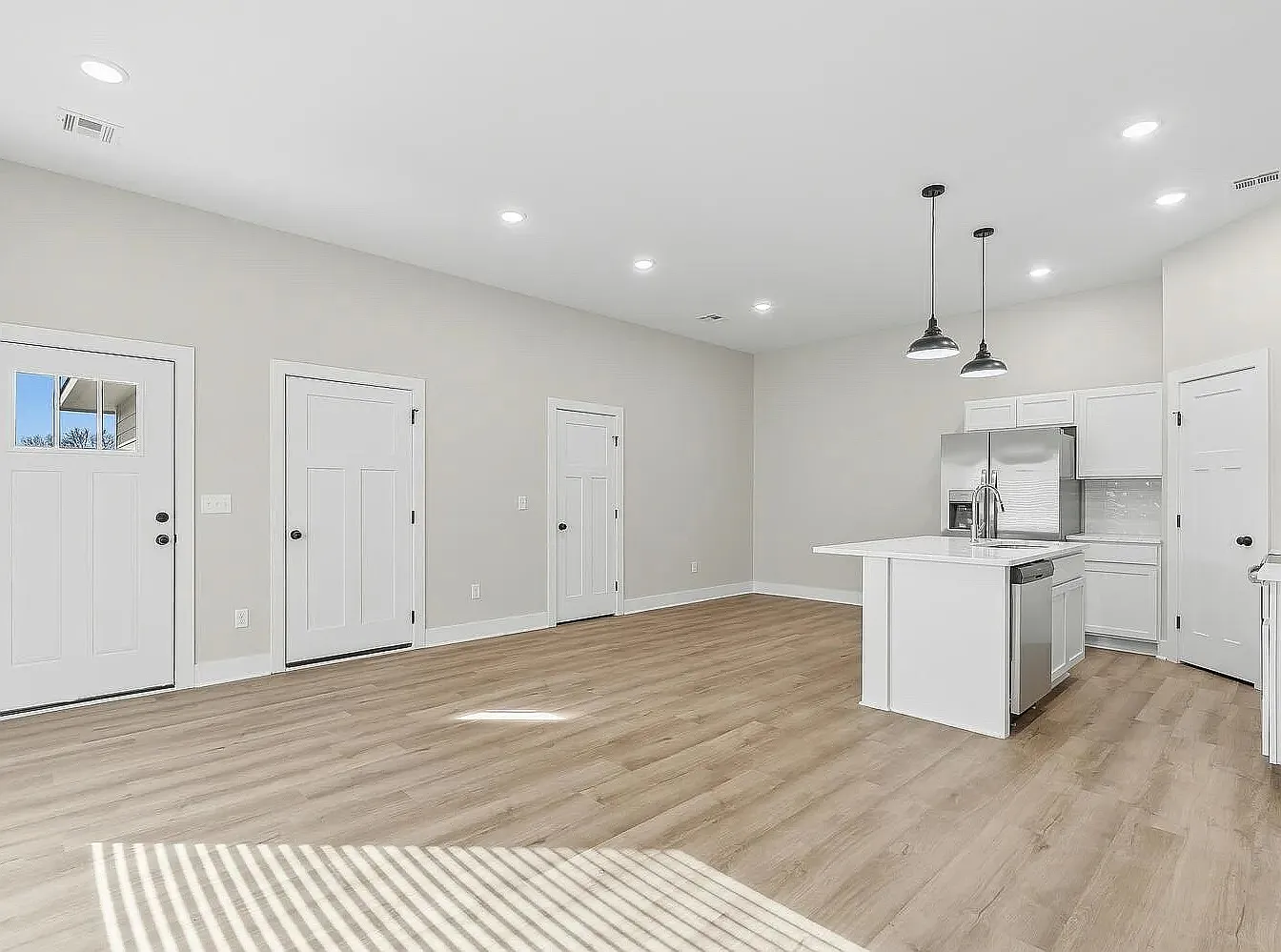 3 bed, 1112 sqft, $1,550 — Photo 3