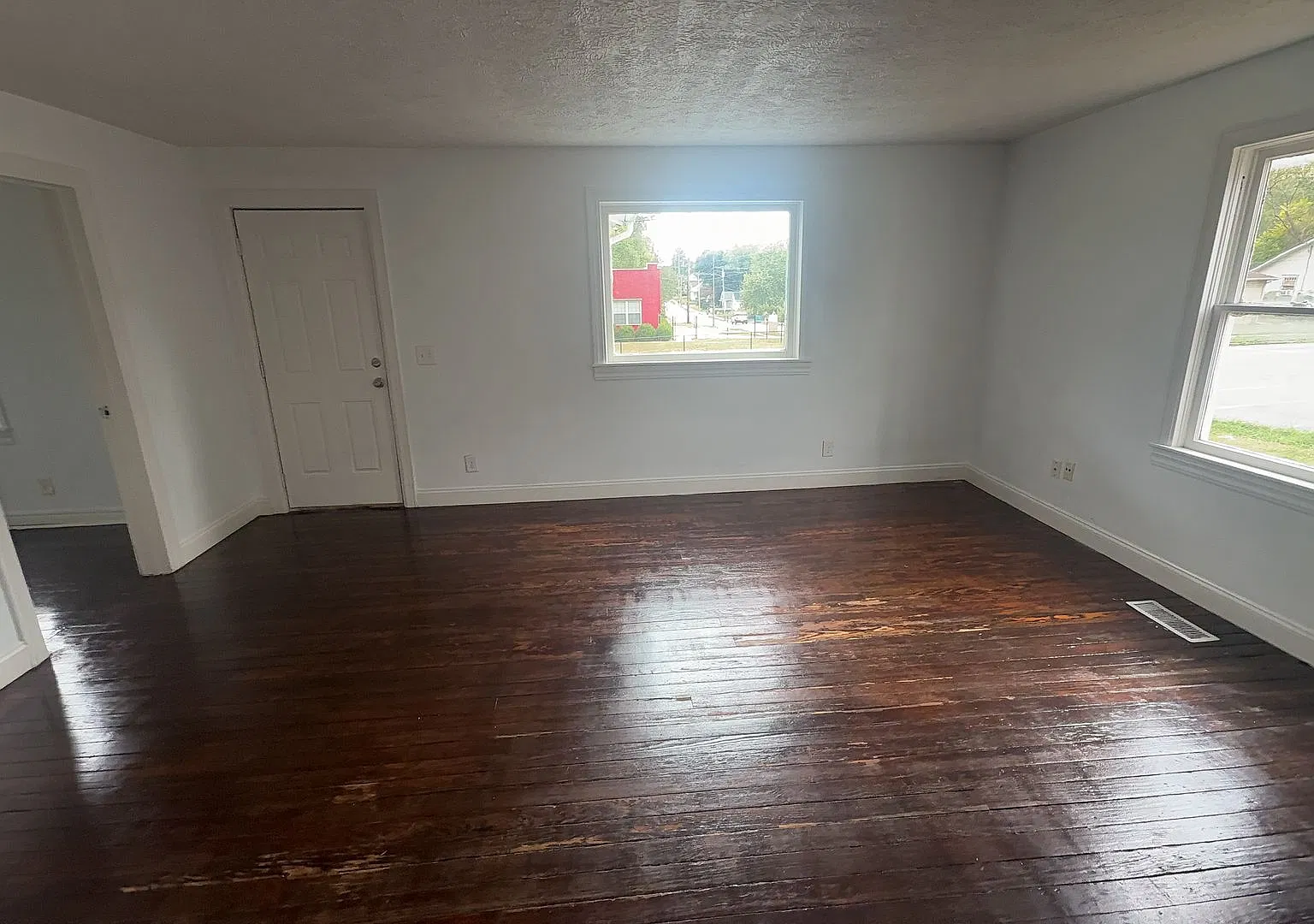 2 Bedroom, 1 Bath Home with Detached 1 Car Garage — Photo 2