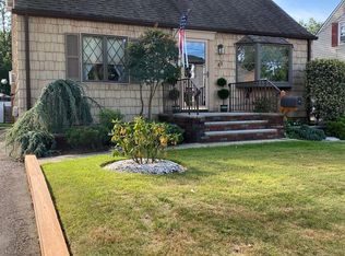 49 W Cliff Rd, Colonia, NJ 07067