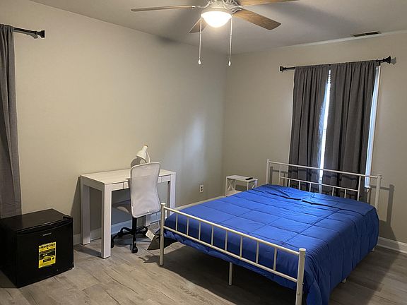 3rd image of 5000 Dogwood Pl