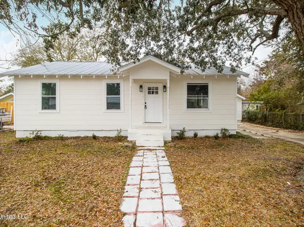 120 Oak Gardens Ave, Long Beach, MS 39560