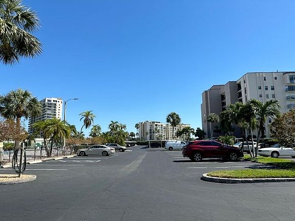3rd image of 7930 Sun Island Dr S APT 302