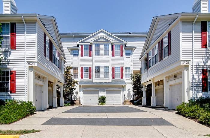 2BR, 2.5BA Condo w/Garage