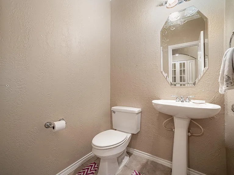 1800 Montura Ln — Photo 24