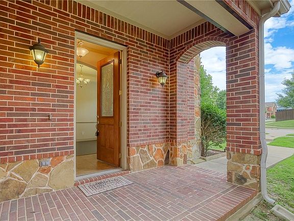 5th image of 1486 Cambridge Dr