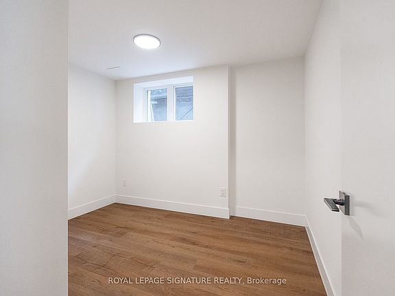 3rd image of 7 Earnscliffe Rd #2