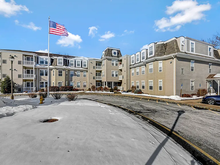 Kings View Apartments — Photo 2