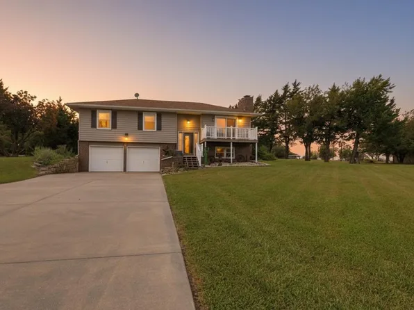7214 Canyon Rd, Junction City, KS 66441