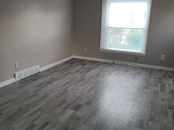 2nd image of 30437 Elmwood St