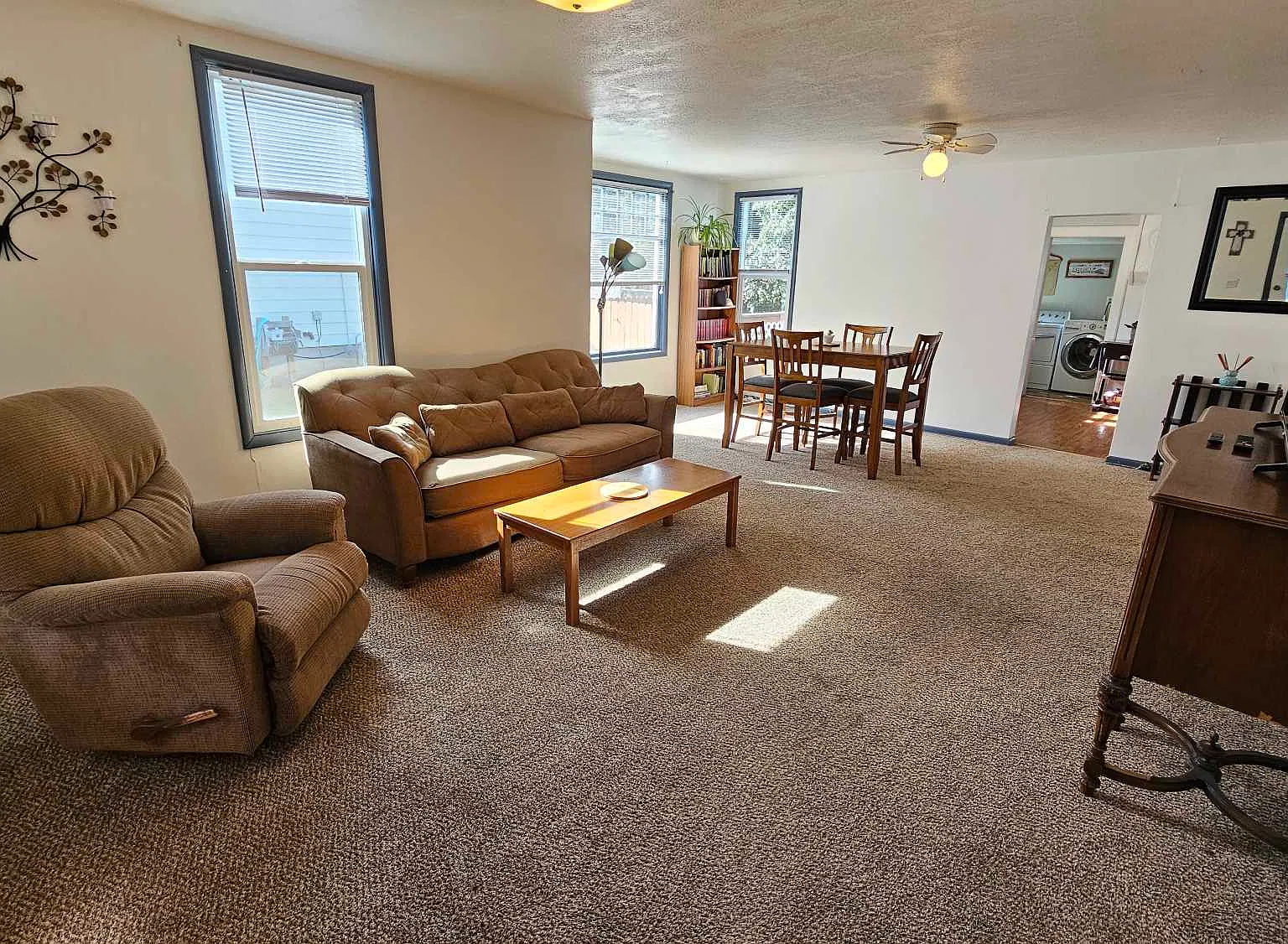 1 bed, 900 sqft, $1,300 — Photo 1