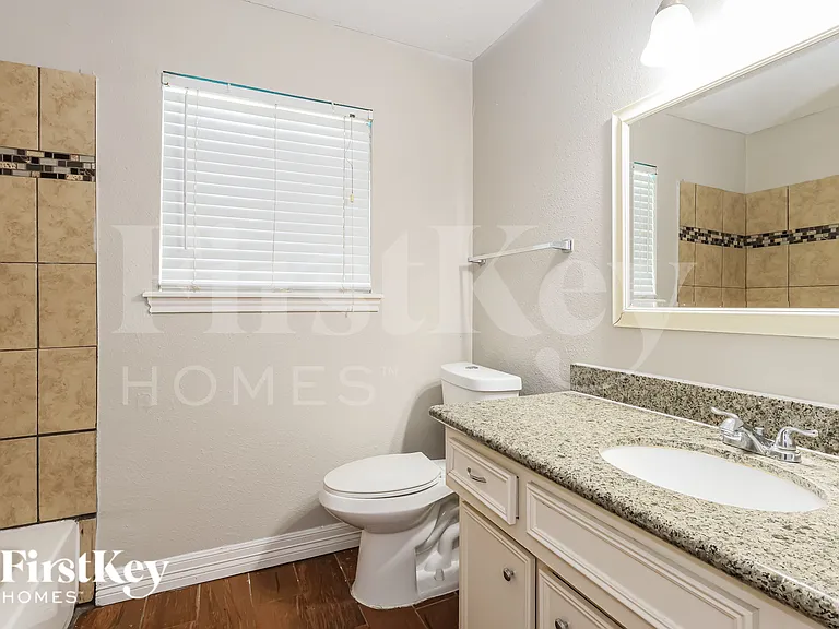 10122 Woodhollow Dr — Photo 17