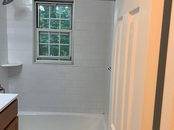 3rd image of 90 Northfield Ave