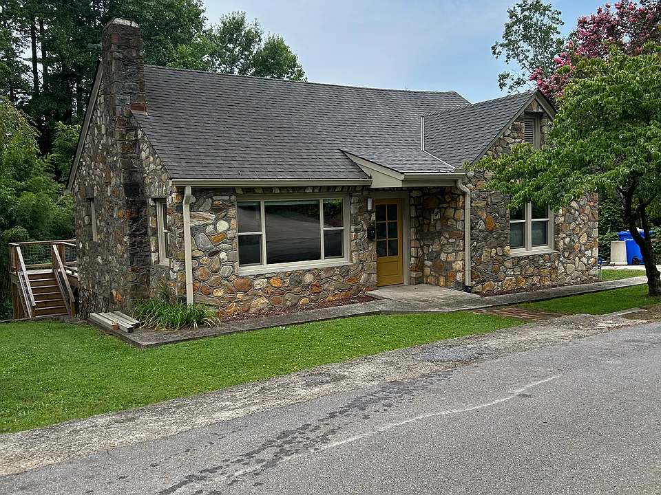 50 N Laurel Ln