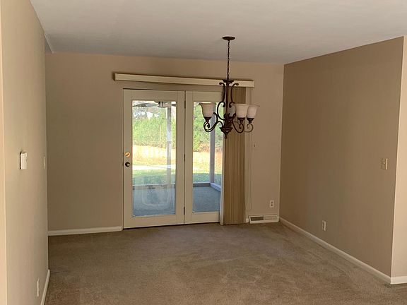 2nd image of 429 E Woodlawn Pl