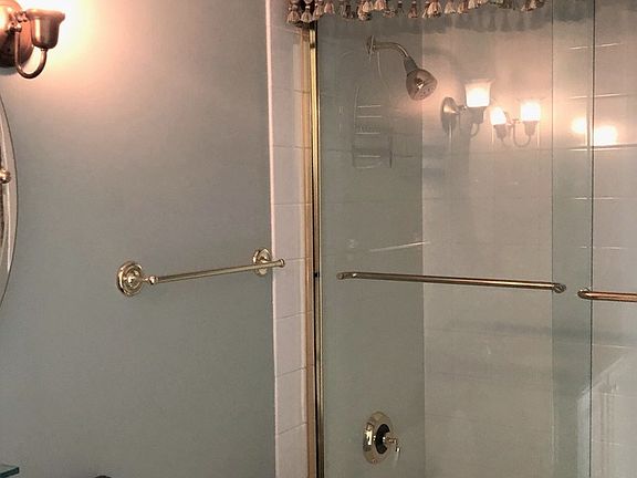 En suite bath off bedroom four