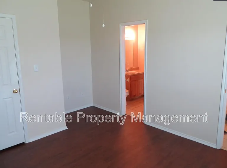 109 Collett Ct — Photo 7