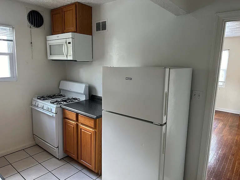 2911 Euclid Ave #4 — Photo 5