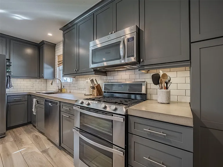 3010 Conway St — Photo 13