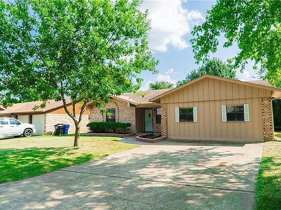 3rd image of 2712 Shawn Dr