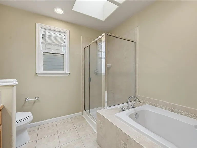 10217 SE 237th St — Photo 18
