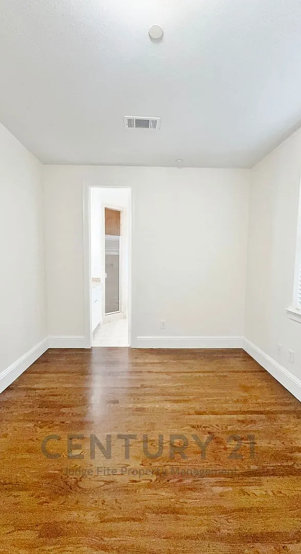 This 3-Story 4/4/2 Townhome In University Park Is A Must See! — Photo 2
