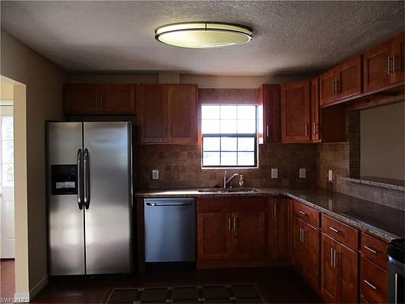 3rd image of 3001 SW 2nd Ave