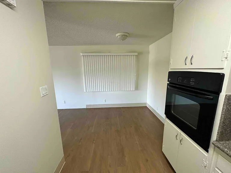 2819 Derby St — Photo 9
