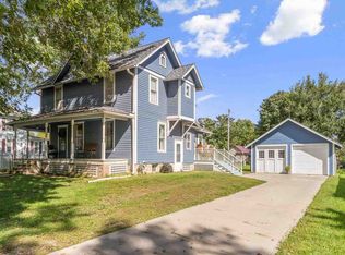 714 4th St, Kalona, IA 52247