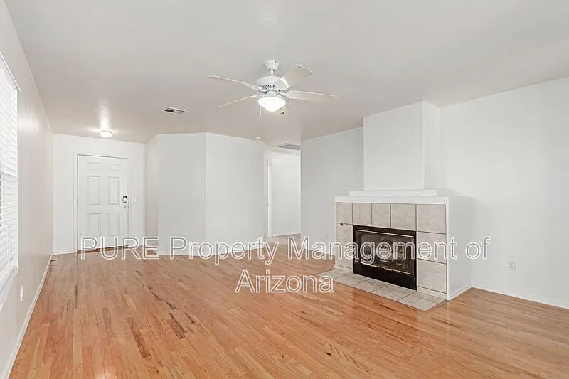 3 bed, 2.0 bath, 1388 sqft, $1,995 — Photo 4