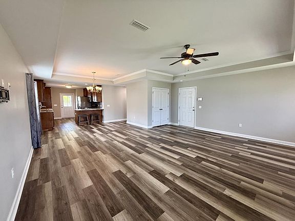3rd image of 118 Mapleleaf Ct