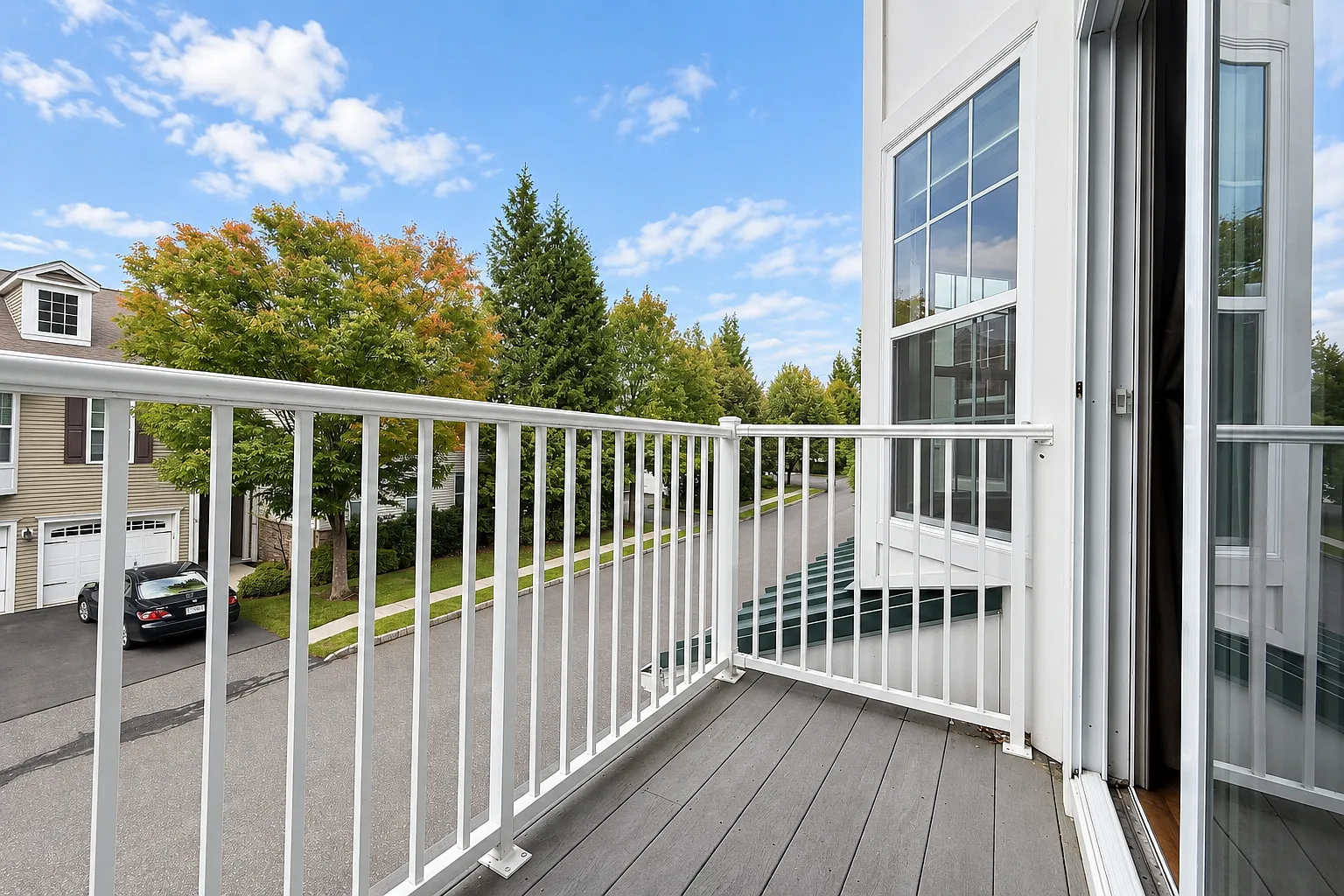 3 bed, 3.5 bath, 2372 sqft, $4,300 — Photo 4