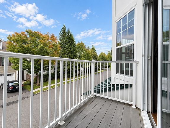 4th image of 19 Orwich Ct