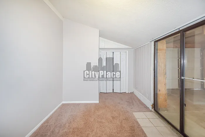 2633 S Randolph St #B — Photo 11