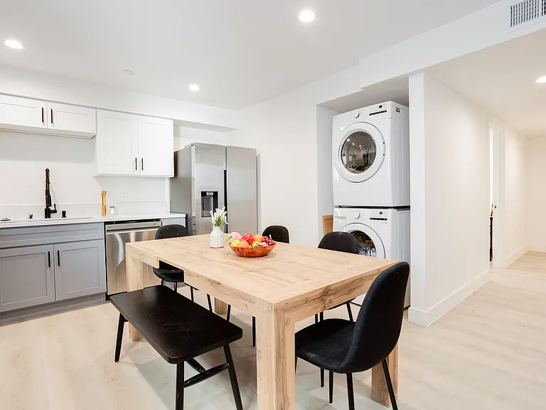 1224 W 37th Pl — Photo 28
